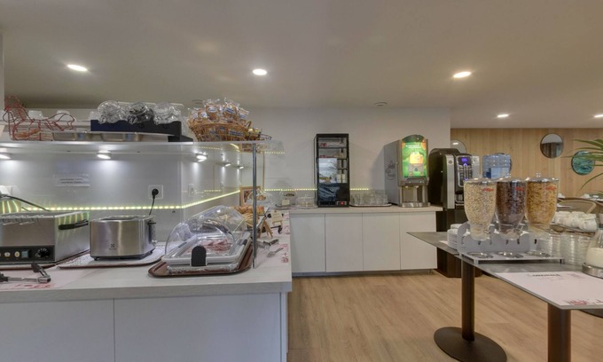 Bernay Hotel | The Originals City, Hôtel Acropole, Bernay