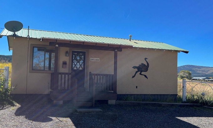 Springerville Cottage | The Ostrich House! Cozy, comfortable and private.