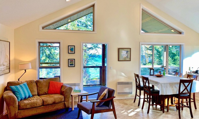 Regional District of Nanaimo House | The Outlook at Deep Bay - South Suite