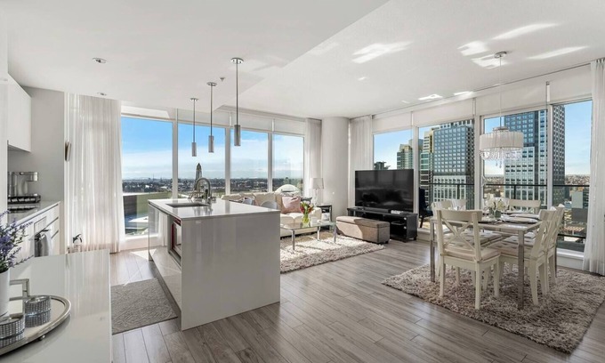 Victoria Park Apartment | The Outlook - Calgary Tower & Stampede Views!