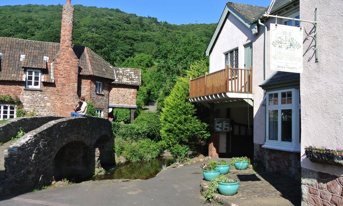 Allerford Apartment | The Pack Horse SC Apartments & Cottage Offers available