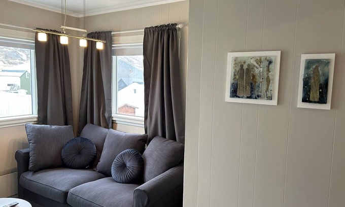 Siglufjorður Apartment | The Painter's house with view and balcony