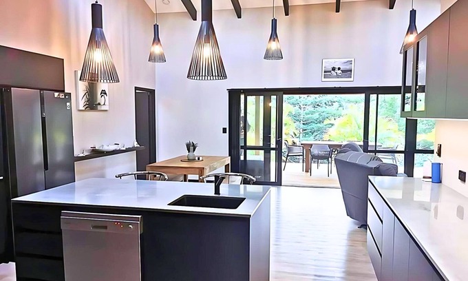 Burnt Pine House | The Palms