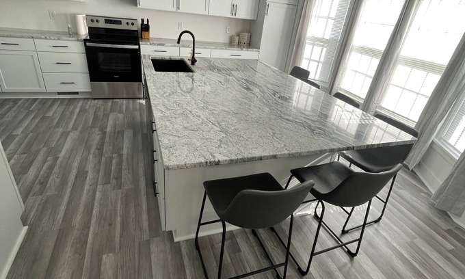 Carroll House | The peaceful oasisnnCharming 3-bedroom house with WiFi, AC in welcoming Carroll