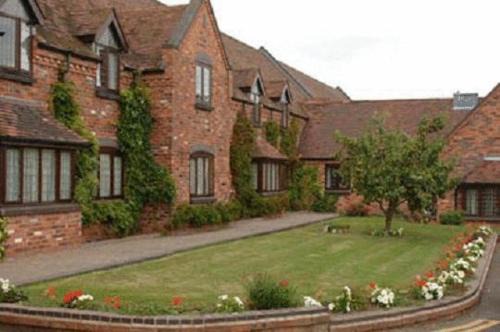 Broughton Hackett Hotel | The Pear Tree Inn & Country Hotel