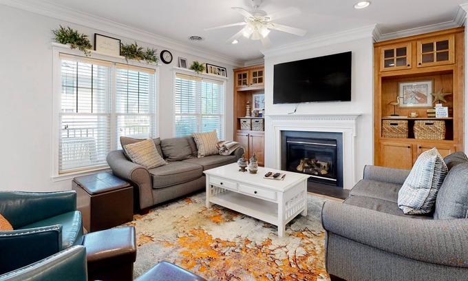 Long Neck Condo | The Peninsula condo with indoor/outdoor pools, on-site golf & tennis/pickleball