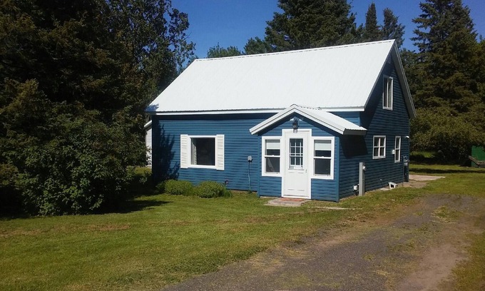 Bruce Crossing House | The Penny House: CLEAN with garage, one block from trails & storesn