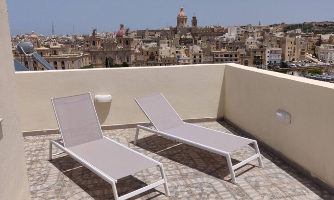 Senglea Apartment | The penthouse flat - sea views