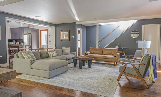 Pond Eddy House | The Perch– Stylish River Retreat Nr Delaware River