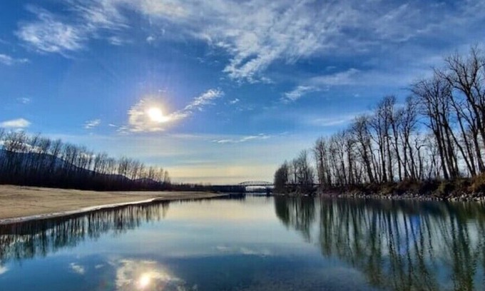 Kent House | The perfect riverside getaway!n
