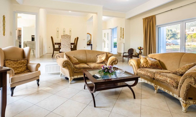 Kalamata Villa | The Perfect Suburban Getaway - Kalamata Luxury
