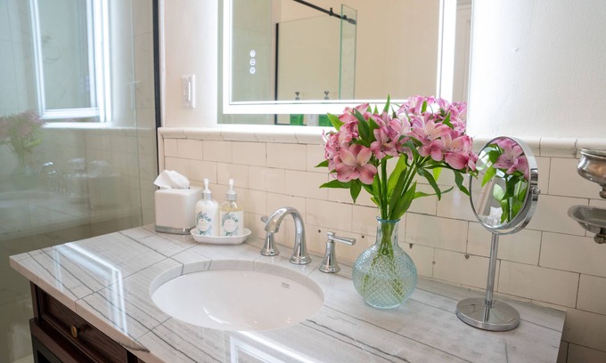 LaGrange Apartment | The Perfect Suite for Matrimony. Historic Luxury in a Charming Town.