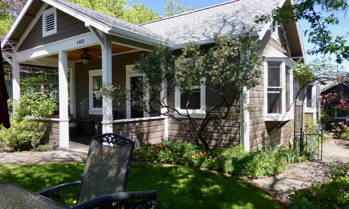 Ashland House | The Perfect Vacation Cottage