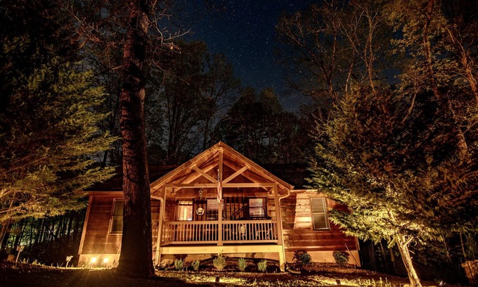 Eagle Mountain Cabin | The Perfect Winter Getaway!