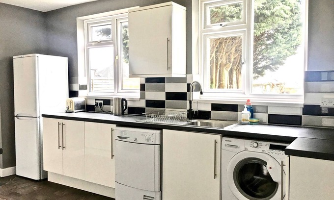 Mapperley House | The Perry Road Four Bedroom House no240