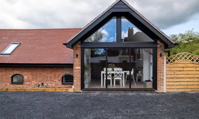 Durley House | The Piggery Barn with Hot Tub