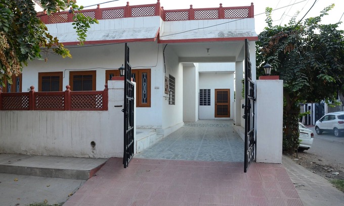 Durgapura Villa | The Pink City Travellers Home-A spacious 3 Bedroom bungalow with Breakfast