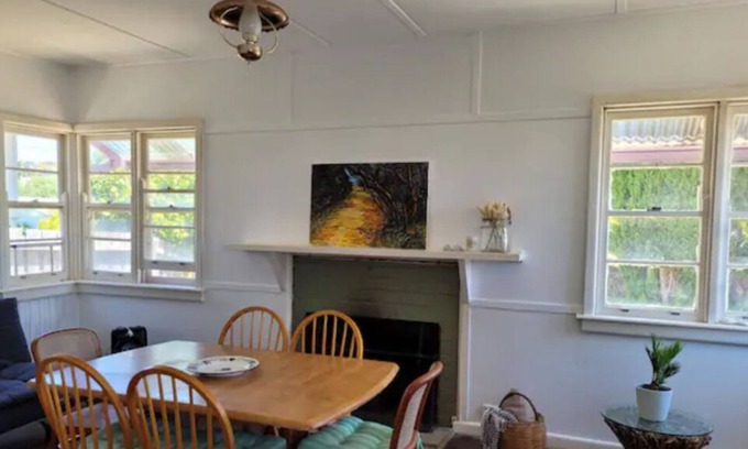 Rosebud Cottage | The Pink House Holiday Cottage - 300metres to Beach (Child and Pet Friendly!)