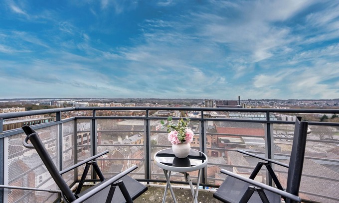 Northampton Apartment | The Pinnacle by Cotels