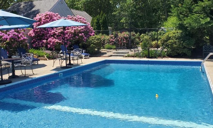 West Harwich Bed & Breakfast | The Platinum Pebble Boutique Inn - Adults Only Property