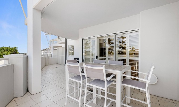 Casuarina Apartment | The Pool Resort Kingscliff - One Bed Spa Suite with Park View (1228)