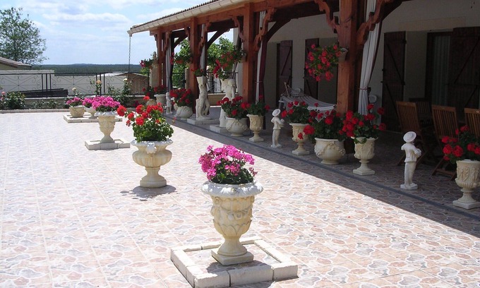 Pompejac Bed & Breakfast | The Poppies