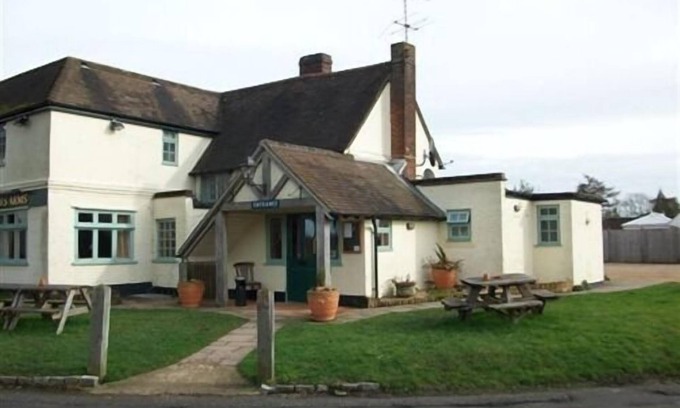 Seer Green Hotel | The Potters Arms