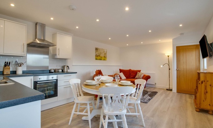 Hernhill House | The Pump House - One Bedroom House, Sleeps 2