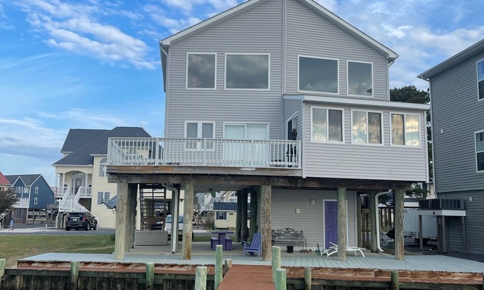 Greenbush House | The purple door at the bay.