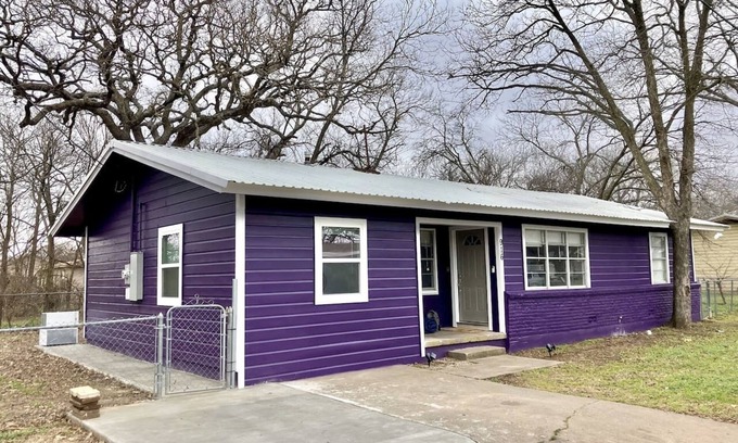 Stephenville House | The Purple House | Cozy Near TSU