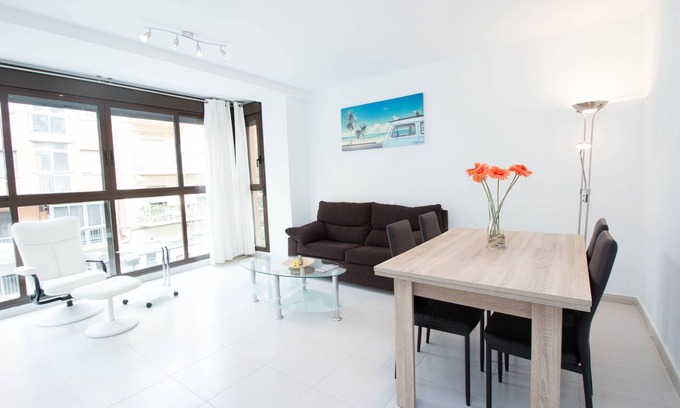 El Cabanyal Apartment | "The QUEEN" New, fancy and relaxing. Beach & WIFI