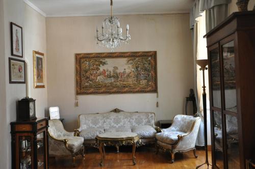 Quartiere Coppede Apartment | The Queen's Coffer Rome