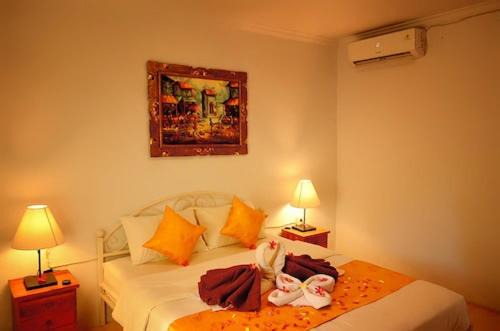 Sampalan Bed & Breakfast | The Rahayu Cottage upper room