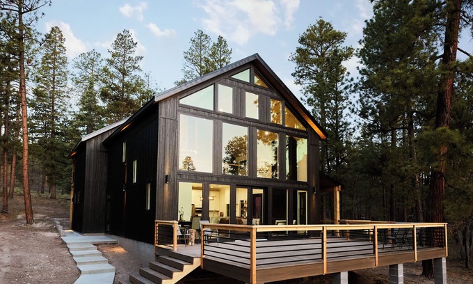 Alpine Cabin | The Raven House, beautiful mountain views, Sleeps 10!