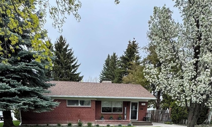 Blackfoot House | The Red Brick Retreat