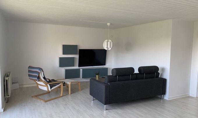 Rodbyhavn Villa | The RED House, Rødbyhavn. 3BR, Fast Fibernet, Only 5 mins from Femren Project.