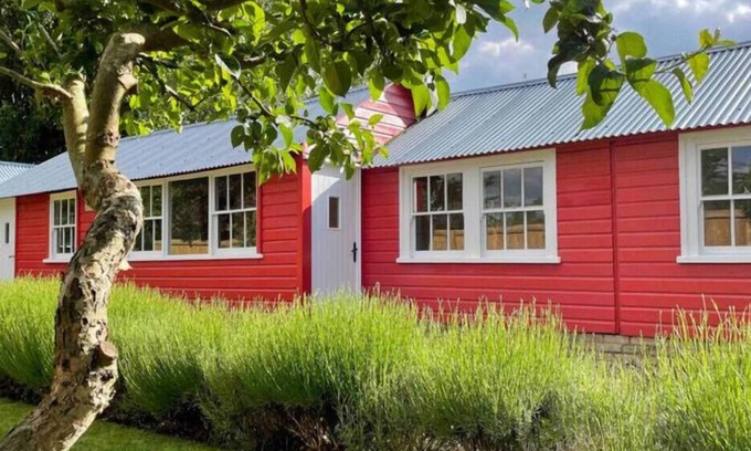Hawstead House | The Red Shed sleeps 2 private garden and parking 4 miles from Bury St Edmunds