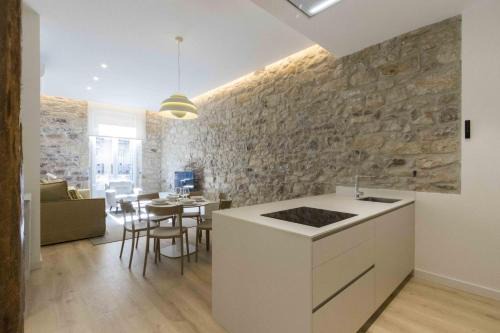San Sebastian Centro Apartment | The Rentals Collection - Buen Pastor III