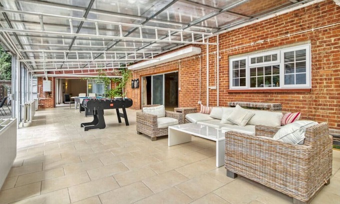 Ascot House | The Residence at Ascot- 6 bed