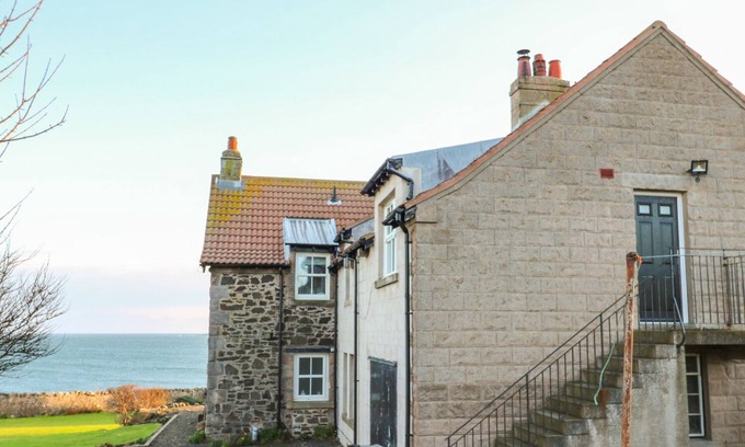 St Abbs Apartment | THE REST, pet friendly, country holiday cottage in St Abbs