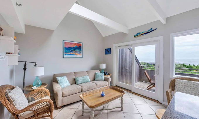 Napeague Apartment | The Retreat 1BR Beachside Loft | Tennis+WiFi+PKG