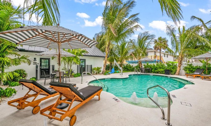 Bradenton Beach Hotel | The Retreat at Anna Maria Island Inn