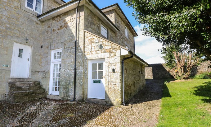 Godshill Cottage | THE RETREAT, pet friendly in Wroxall