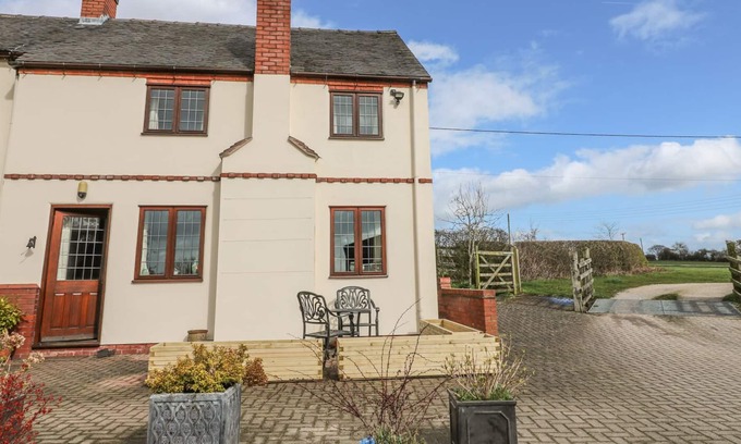 Denstone Cottage | THE RIDDINGS COTTAGE, romantic, character holiday cottage in Rocester