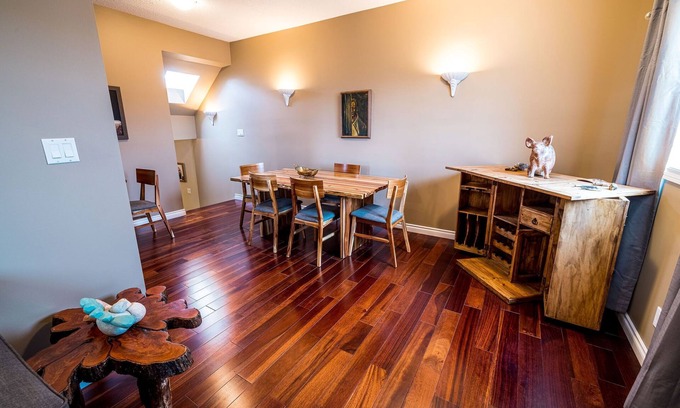 Drumheller House | The River Blossom Suite