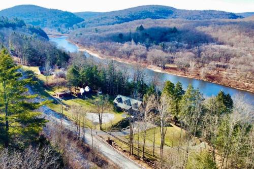 Equinunk House | The River House with Hot Tub