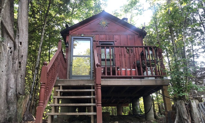 Central Frontenac Cabin | The Robin's Nest Private Woodland Cabin