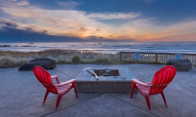 Seal Rock House | The Rock, Sleeps 12, WiFi, Oceanfront, Hot Tub, Theater Room, Private Beach Access, BBQ