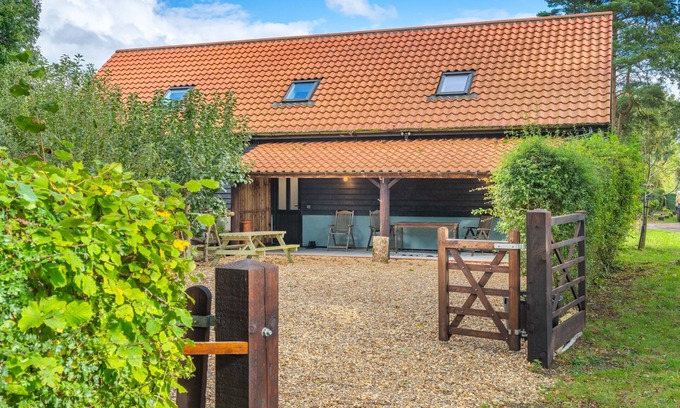 Wendling Apartment | The Roost - Beautiful Apartment, Stunning Rural Views, 2 Bedrooms, Sleeps 5