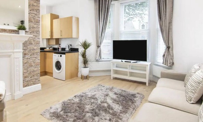 Gravesend Apartment | The Roost Group - 2 Bedrooms - Apartment #2